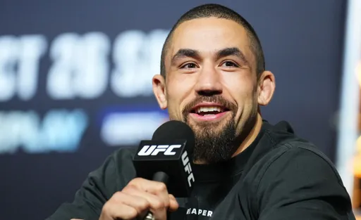 Бывший чемпион UFC Уиттакер ответил, в каком случае поехал бы в Дагестан