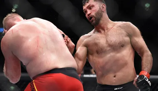 Тяжеловес UFC Орловский объяснил, почему сбрил бороду: бактерий столько же, сколько на унитазе