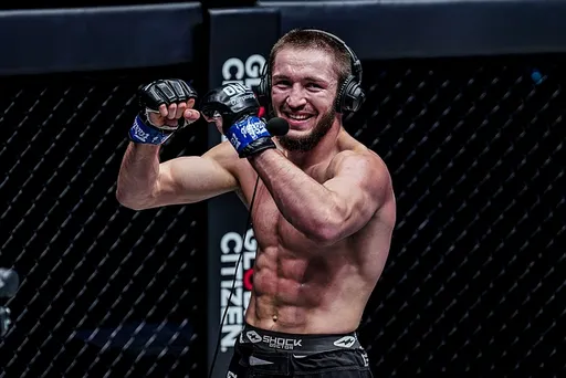 Изагахмаев победил Липенга на ONE Championship 161