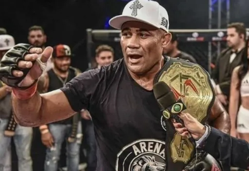 «Я изобью тебя и возьму за это недорого». Чемпион SFT Combat Соуза бросил вызов Шлеменко