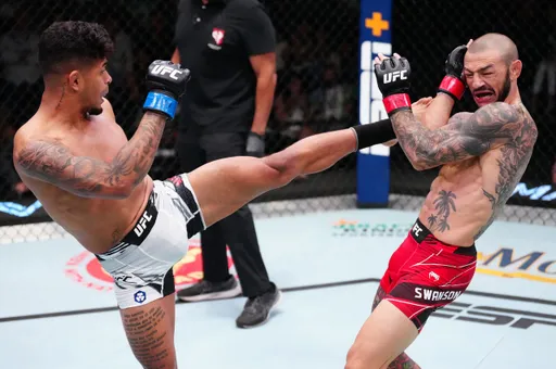 Мартинез победил Свонсона техническим нокаутом на UFC Vegas 62
