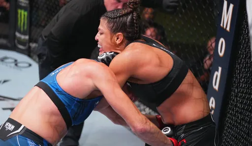 Буэно Силва задушила Холм во втором раунде на турнире UFC Vegas 77
