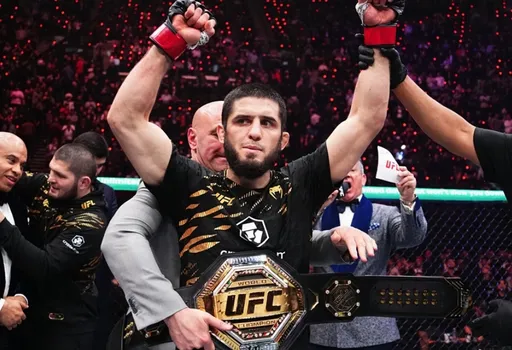 Махачев отказался освободить титул UFC в легком весе