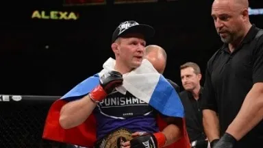 Шлеменко – о флаге РФ на UFC 294: если ты взял его, значит, должен за него отвечать