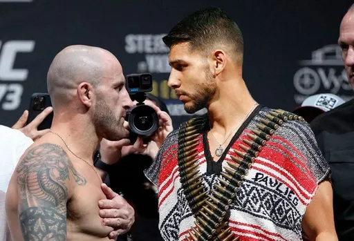 Алекс Волкановски защитил титул чемпиона UFC, победив Яира Родригеса