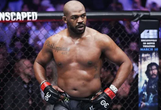 Чемпиону UFC Джонсу отрубили половину пальца