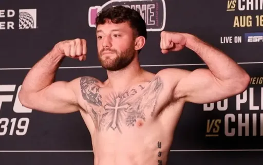 Боец UFC срочно ищет секунданта через соцсети за неделю до турнира в Баку