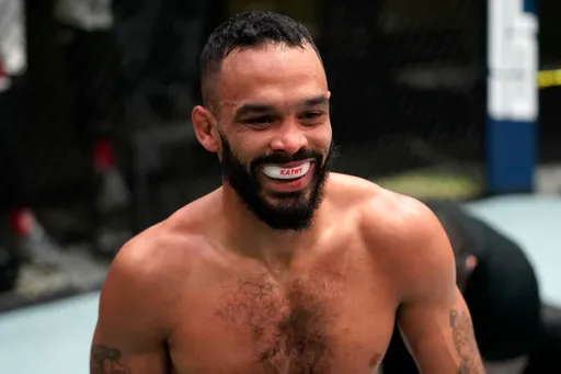 Фонт проведет бой с Ядонгом 19 августа на UFC 292
