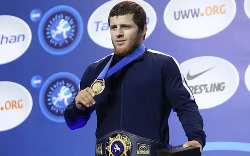 Российский борец Усманов стал трехкратным чемпионом Европы