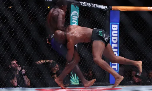 Сехудо впечатлен победой Усмана над Бакли на турнире UFC on ESPN 69