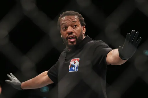 Херб Дин заявил, что UFC проведет совещание по проблеме тычков в глаза