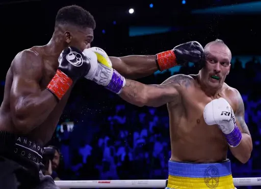 Усик раздельным решением победил Джошуа и остался чемпионом мира