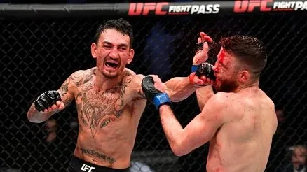 Холлоуэй – первый боец в истории UFC, кто нанес 3000 значимых ударов за карьеру