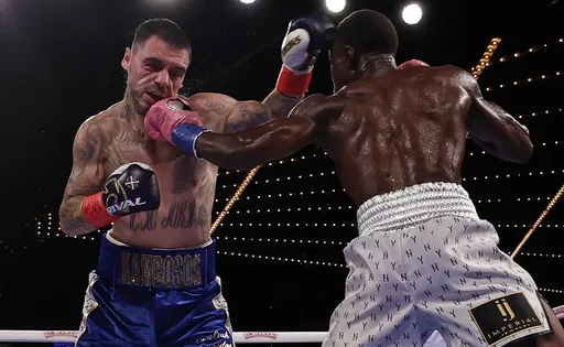 Хитчинс нокаутировал Камбососа в бою за титул IBF
