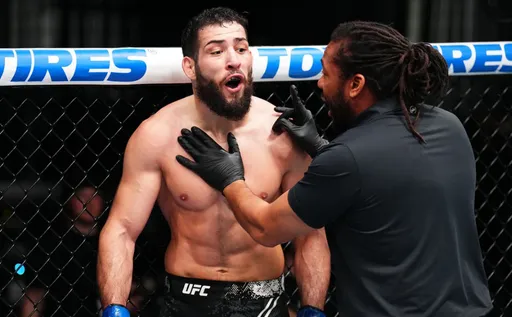 Имавов оставил грозное послание чемпиону UFC Дю Плесси