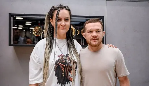 Бывший чемпион UFC Петр Ян встретился с хип-хоп исполнительницей Drummatix