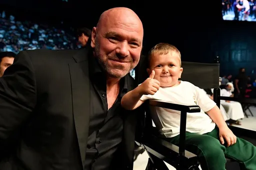 Пранк вышел из под контроля. Хасбик подписал многолетний контракт с UFC