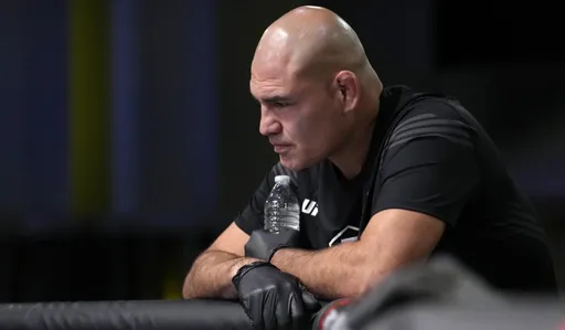 Бывший чемпион UFC Веласкес вспомнил спарринги с Махачевым и оценил его мастерство