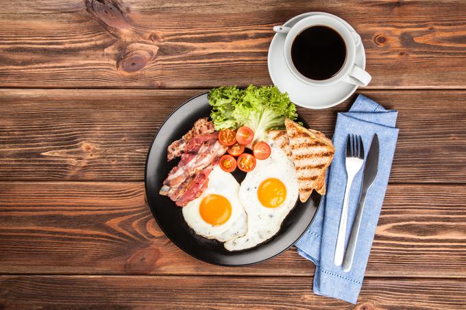 Почему нужно завтракать в течение часа после пробуждения