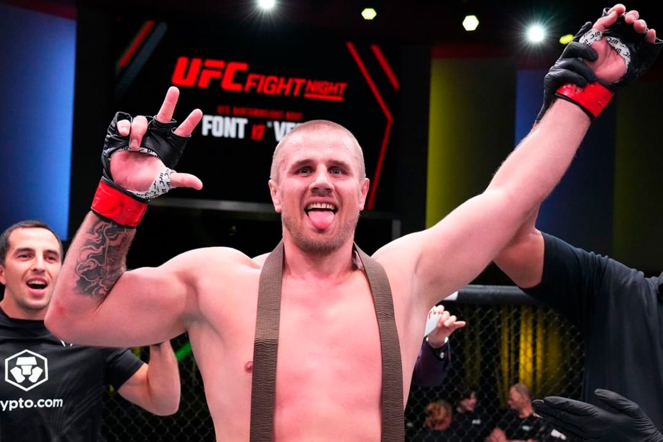 Эксклюзивное интервью с бойцом UFC Александром Романовым о любимом бойце,  бое Махачев – Порье и улице