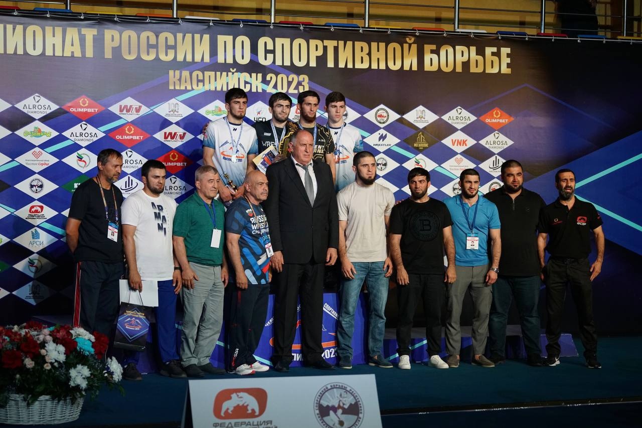 Чемпион UFC Ислам Махачев на награждении призеров чемпионата России по борьбе
