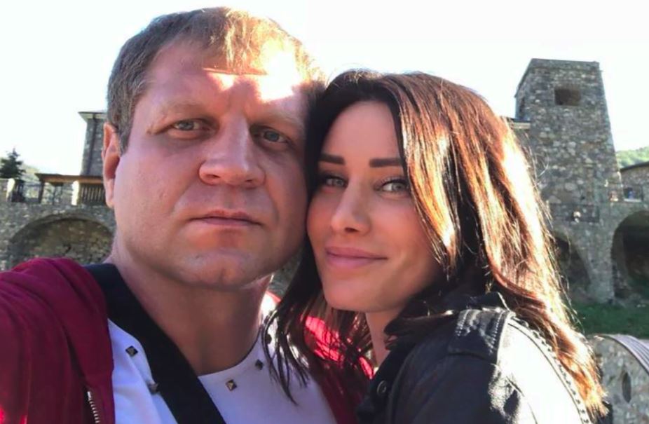 Александр Емельяненко женился на своей бывшей супруге Полине, с которой развелся четыре года назад