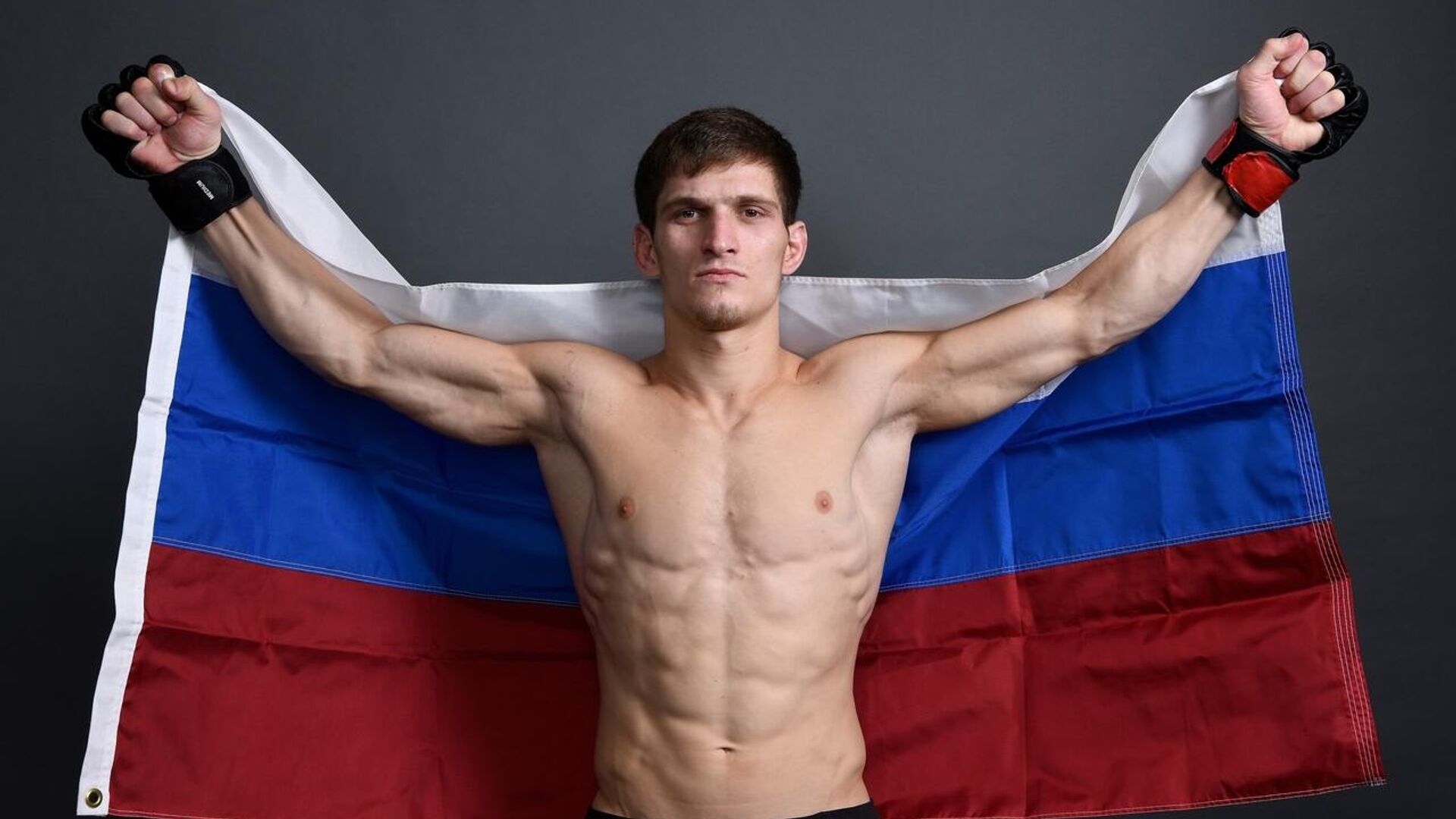 Евлоев и Аскаров выбыли со своих поединков, мерч с Хасбиком в UFC: самое главное за день в единоборствах