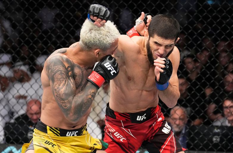 Бразильский тяжеловес UFC де Лима: удивительно, что Махачев не испугался Оливейру на земле