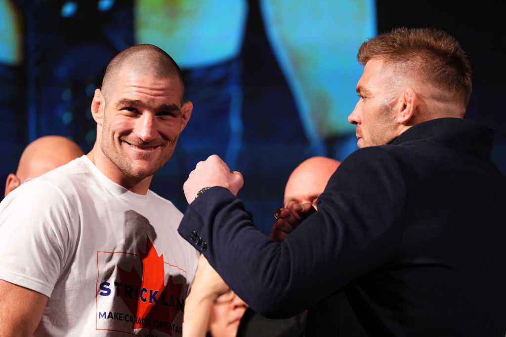 Сабмишн от претендента или победа чемпиона по очкам: на что поставить в бою Стрикленд – Дю Плесси на UFC 297