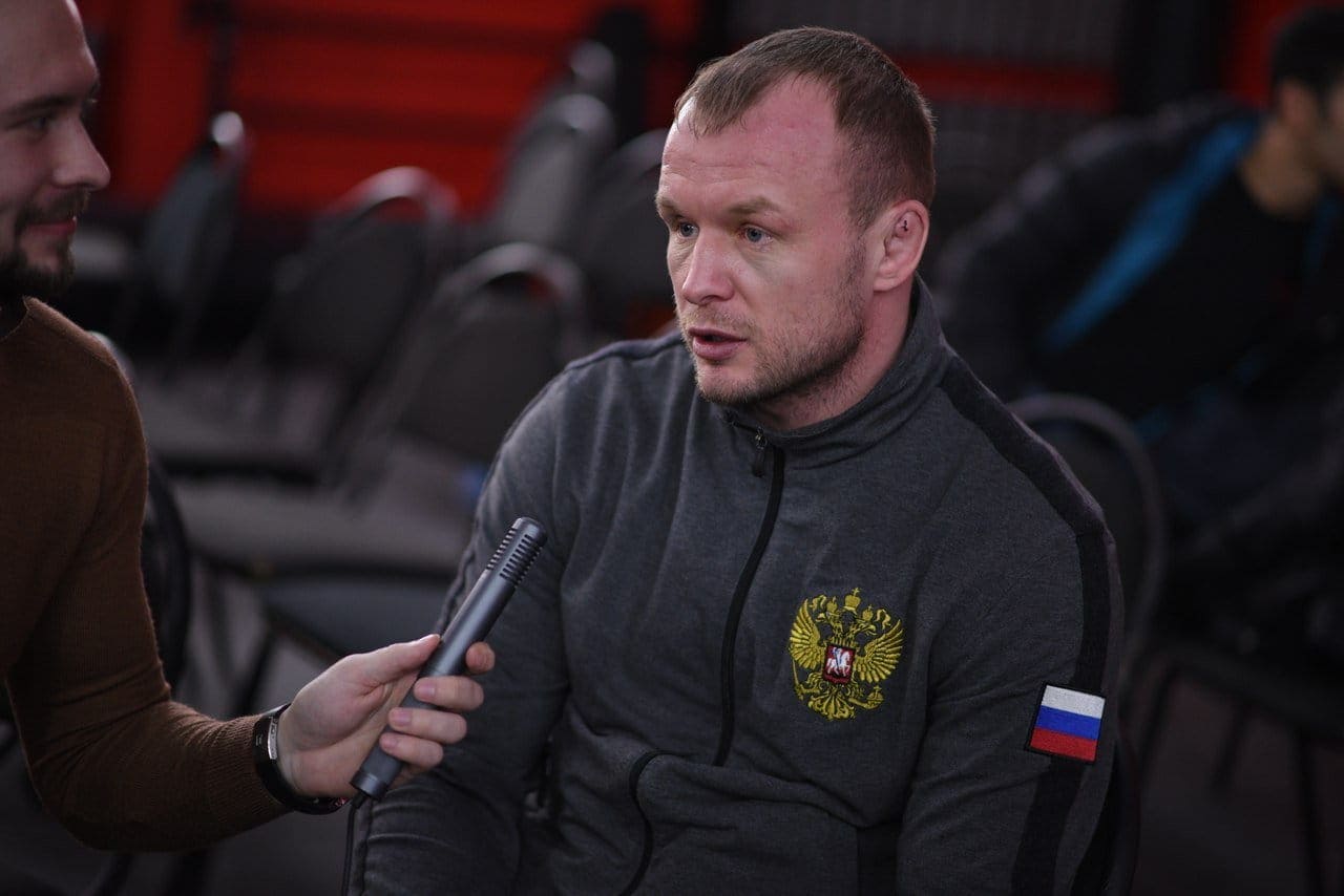 Шлеменко объяснил, почему попросил не ставить Сарнавского с ним в один кард турнира RCC