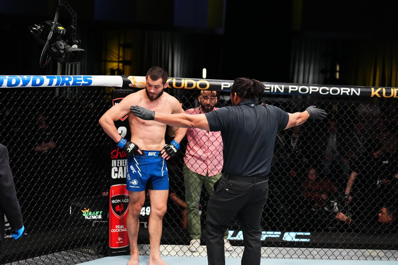 Мурадов высказался об инциденте в бою с Хизриевым на UFC Vegas 85