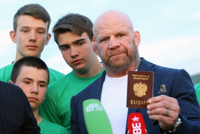 Монсон откроет в Донецкой и Луганской Народных Республиках сеть детских спортивных школ
