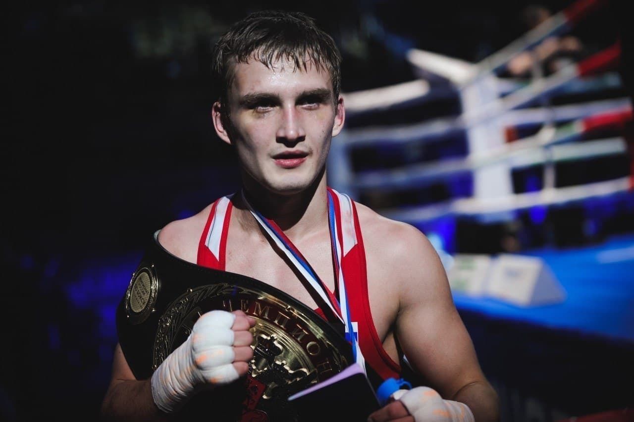 Российский боксер Шумков вышел в 1/4 финала чемпионата мира в Ташкенте