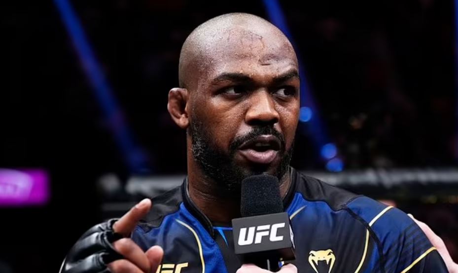 Чемпион UFC Джонс ответил на обвинения в угрозе жизни допинг-агента