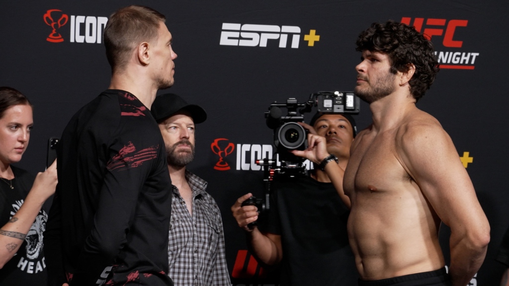 Смотреть онлайн Максим Гришин – Филипе Линс 1 октября на турнире UFC Vegas 61