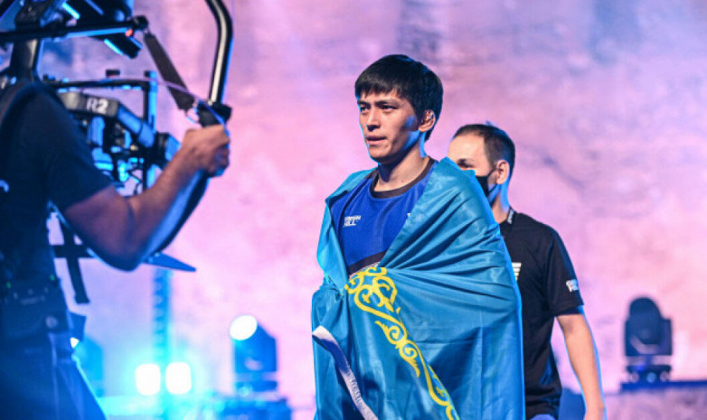Казахстанский боец Азат Максум подписал контракт с UFC