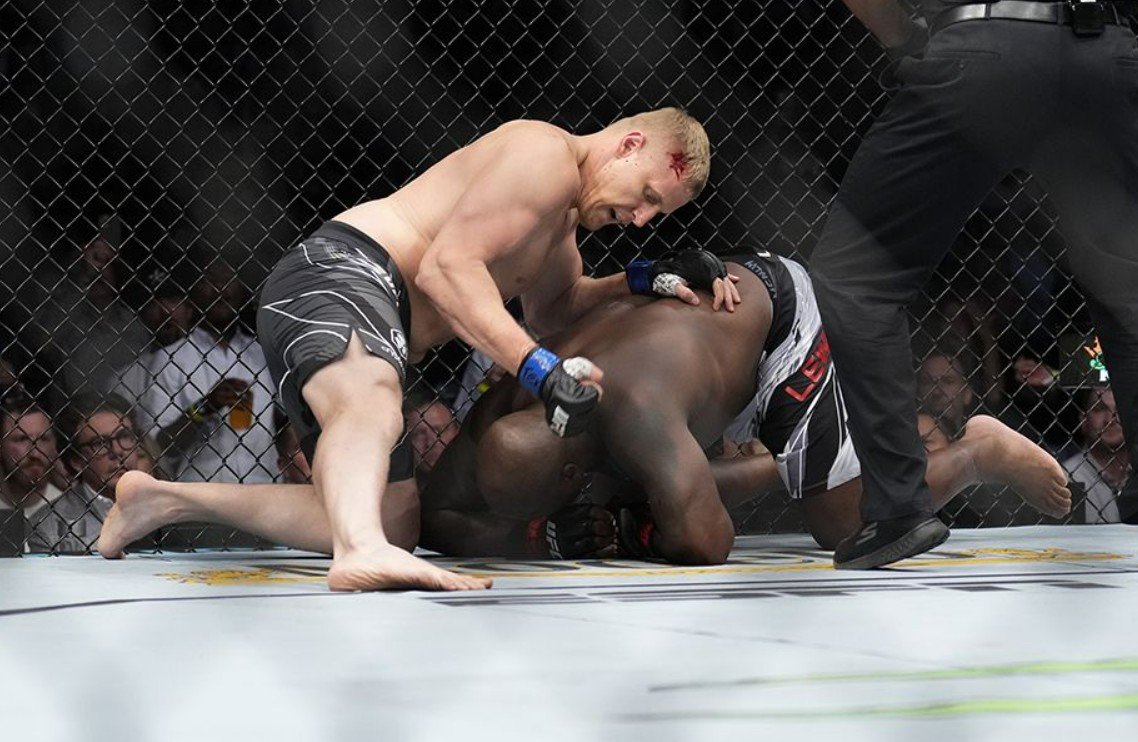 Главные новости недели: триумф российских бойцов на UFC 277 и возможный дебют Загитовой в боксе