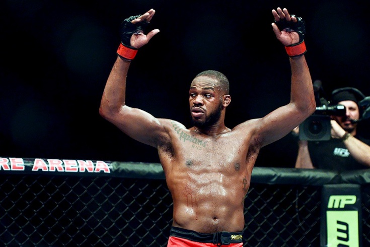 Джонс – третий в истории UFC полутяжеловес, которому удалось завоевать титул тяжелого веса