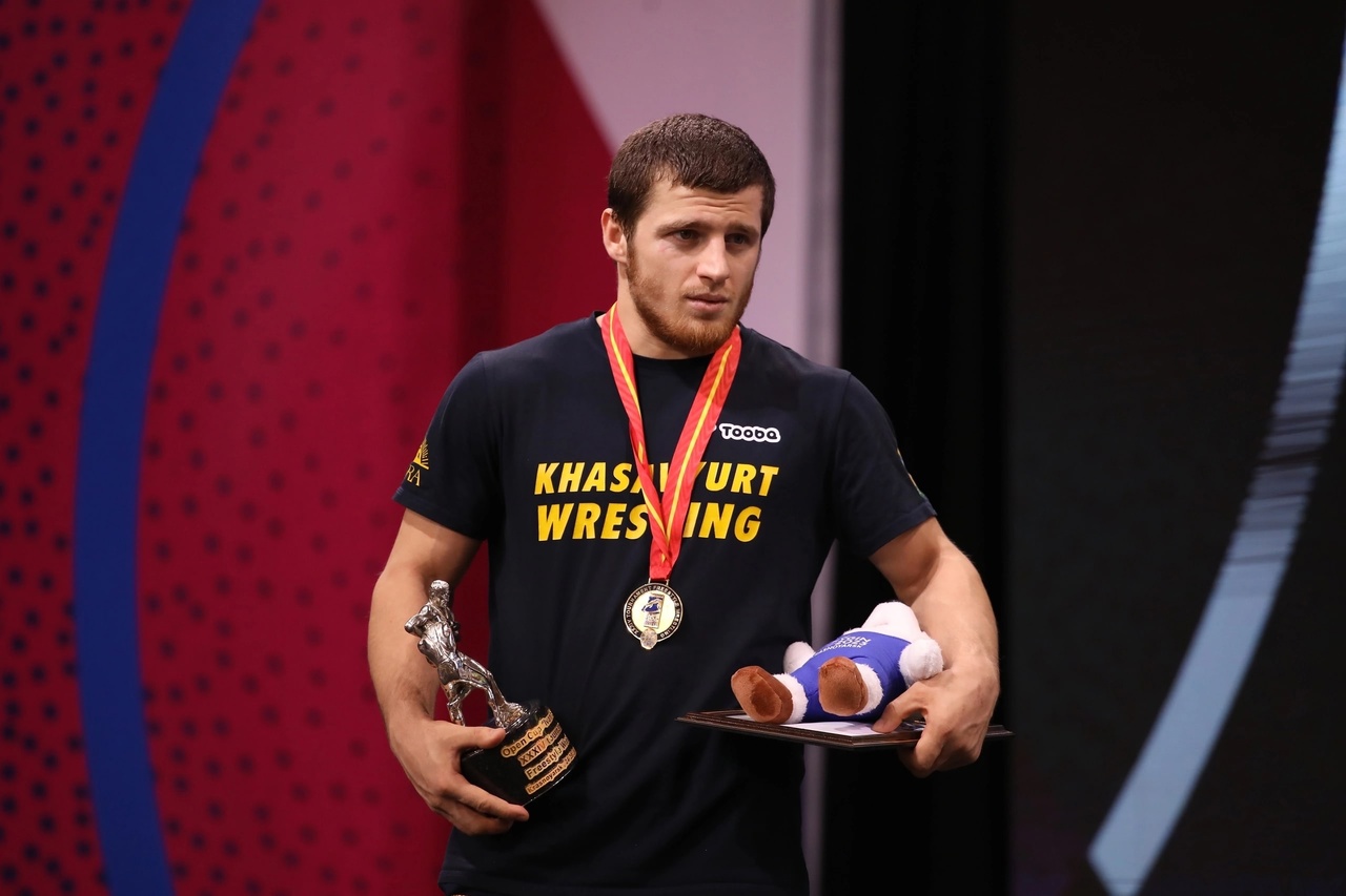 Российский борец Усманов завоевал золотую медаль на ЧМ в Белграде