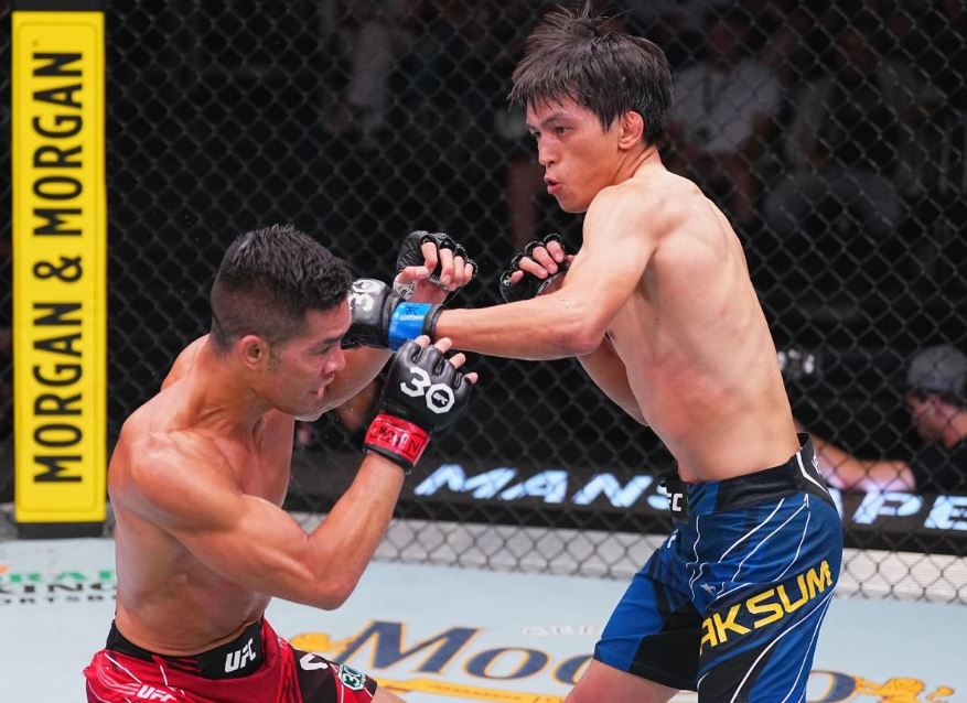 Казахстанский боец Максум рассказал, чего боялся во время дебюта в UFC