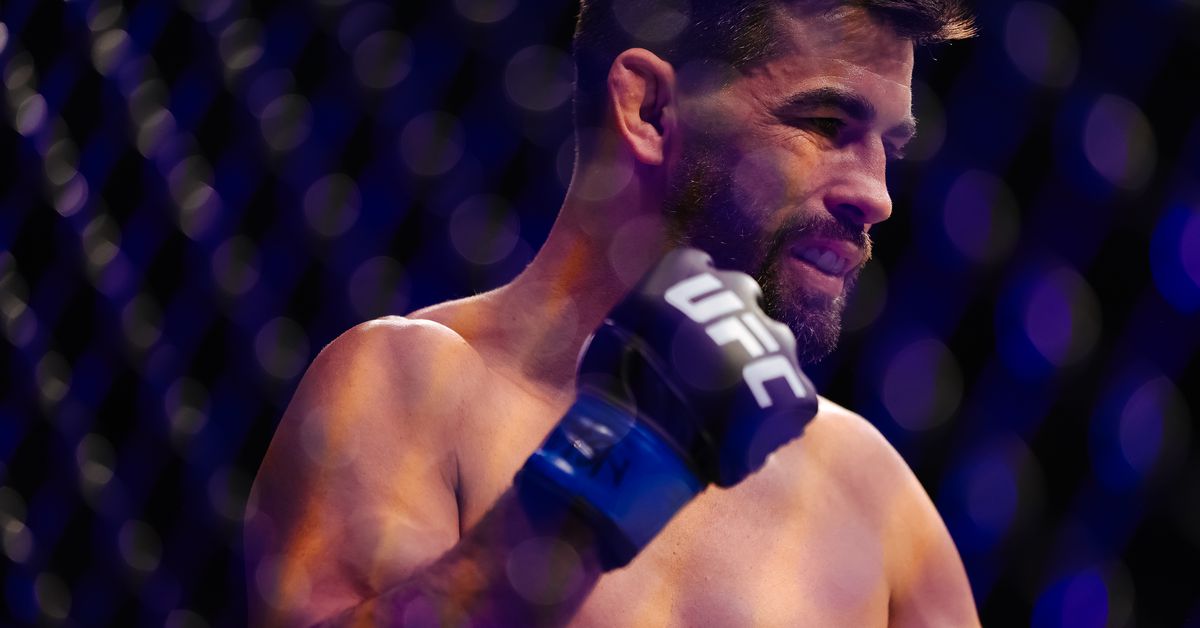 Доминик Круз раскритиковал UFC за организацию боя Диллашоу – Стерлинг