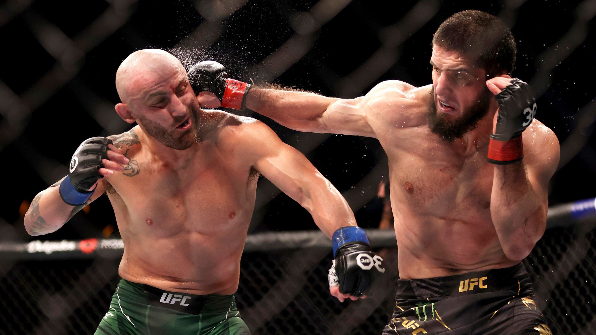 Волкановски хочет провести реванш с Махачевым на турнире UFC 300