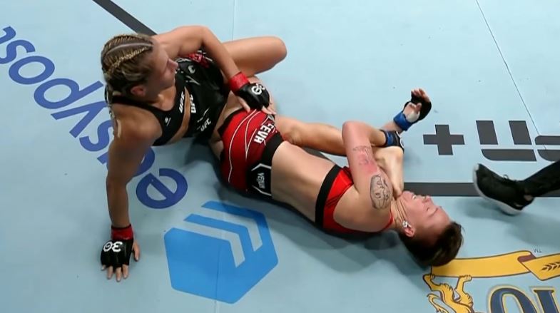 Алексеева стала четвертой женщиной в истории UFC, выигравшей бой рычагом колена