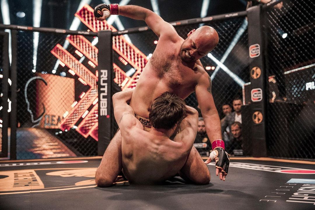 Андрей Черкасов победил Мурада на турнире поп-MMA промоушена&nbsp;«Наше дело»