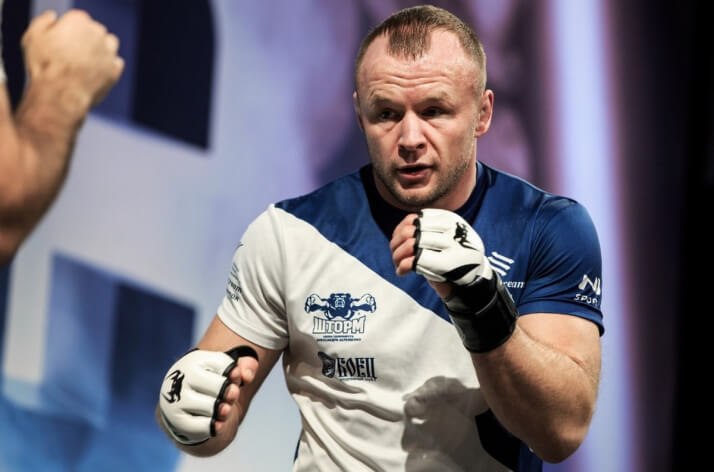 Шлеменко заявил, что считает Адесанью худшим чемпионом в истории UFC