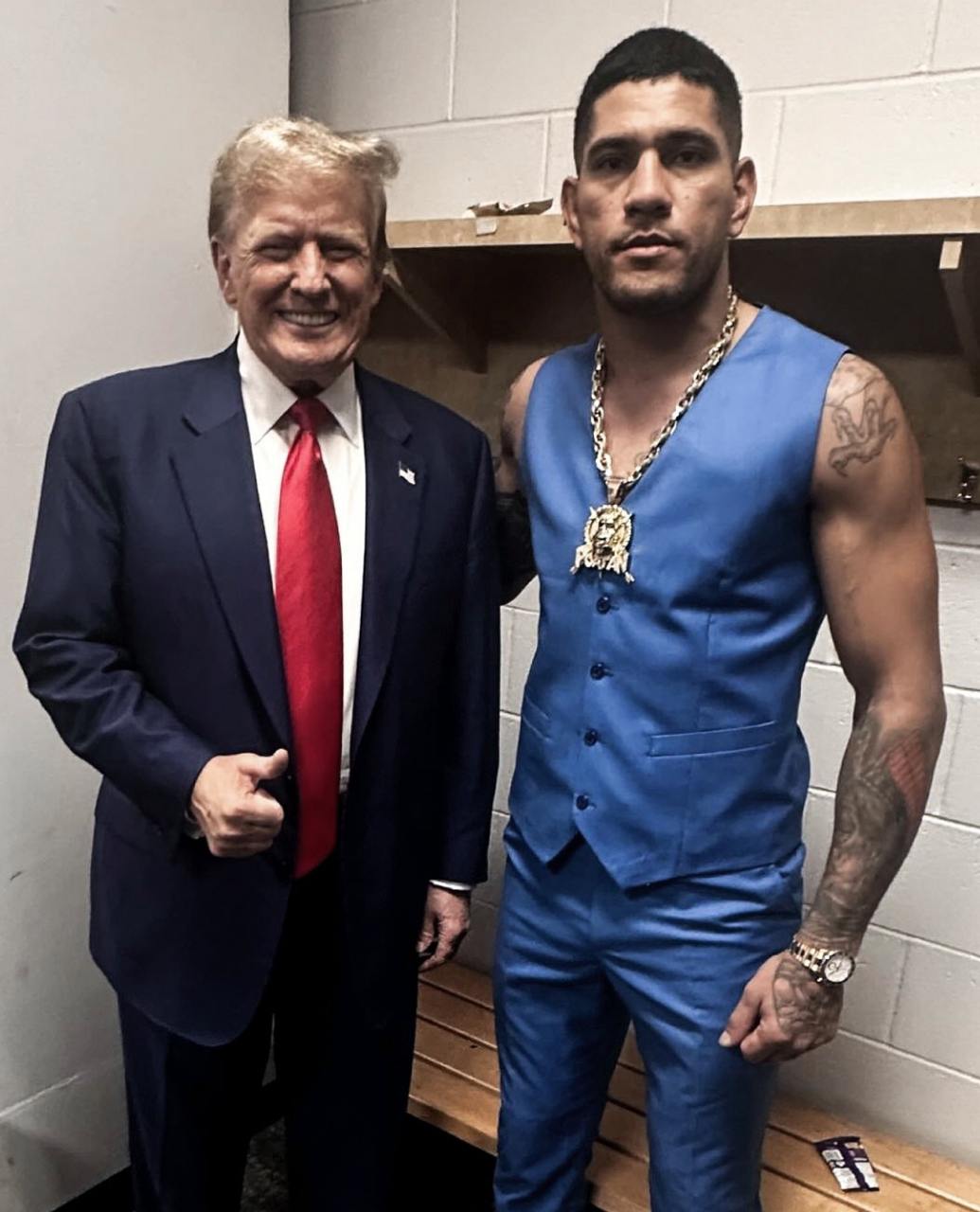 На UFC 302 Перейра фотографировался с Дональдом Трампом