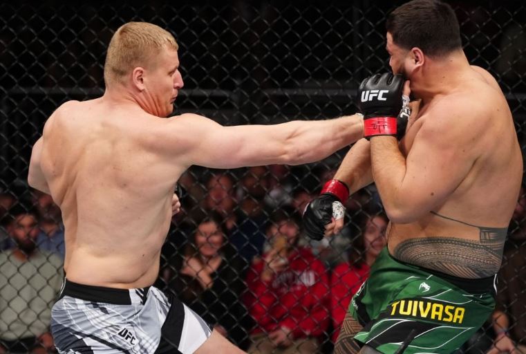 Павлович выразил уважение Туивасе после победы на UFC on ESPN 42