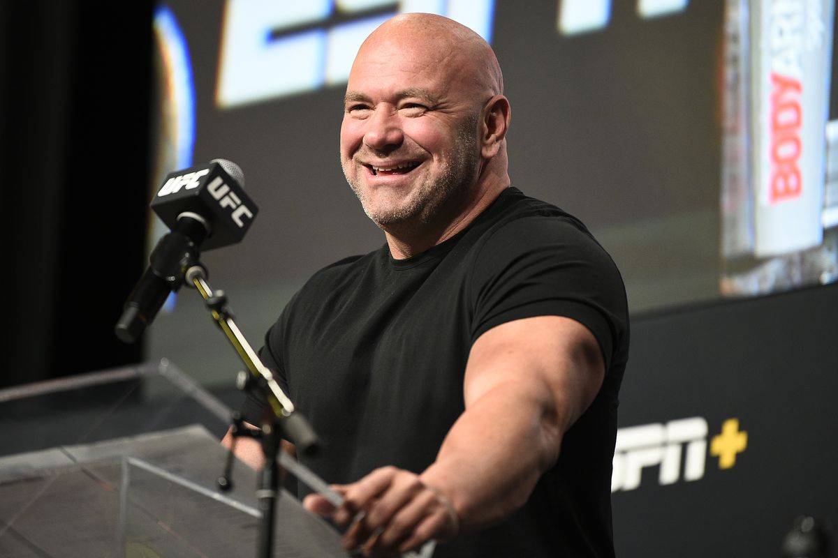 Дана Уайт анонсирует главный бой UFC 300 на пресс-конференции после UFC 298