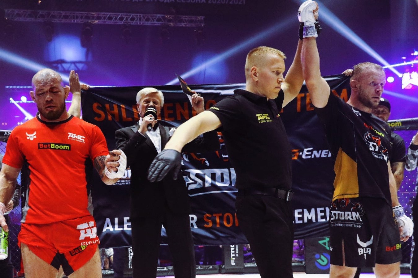 Александр Шлеменко победил Марсио Сантоса на турнире AMC Fight Nights