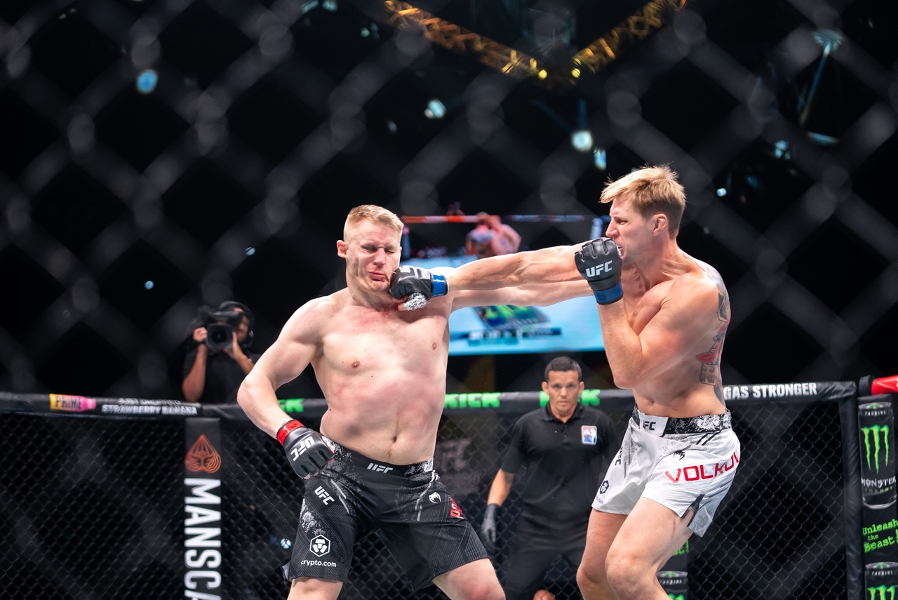 Павлович толкнул Волкова после боя на турнире UFC в Саудовской Аравии